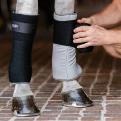 EquiFit Standing Bandage -Farm Housetack Store 20008 Equifit Stand.Bandg Black Lifestyle.Front