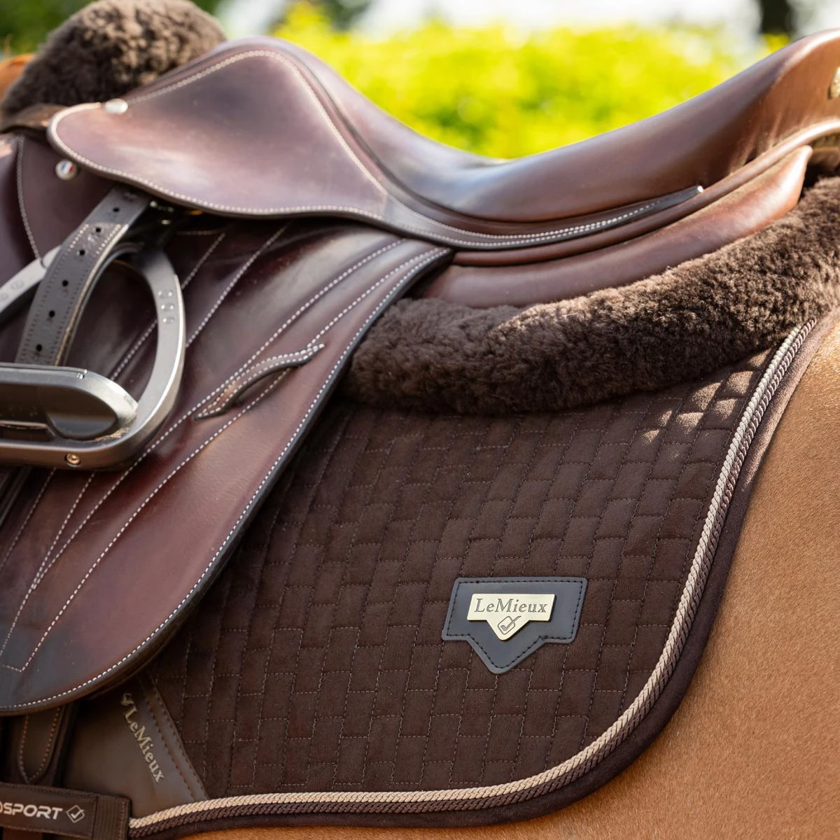 LeMieux Puissance Suede Close Contact Square Pad 4 LeMieux Puissance Suede Close Contact Square Pad - Image 2